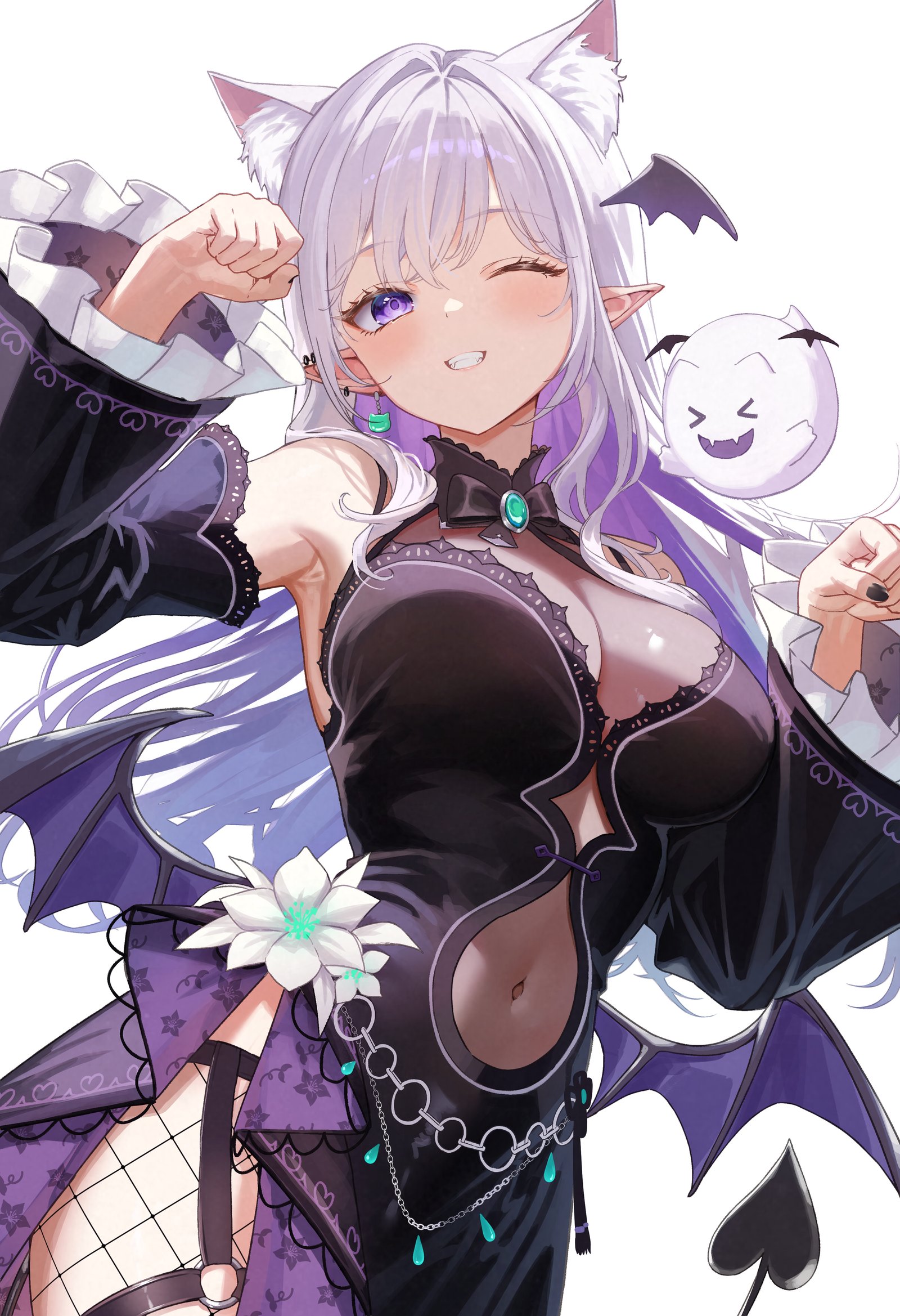 猫耳と蝙蝠の羽をつけた紫髪の少女が片目をつぶって笑い、白い小さな使い魔が寄り添う